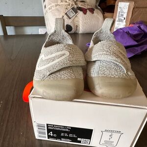 Nike Swoosh 1 toddler shoes (4c)